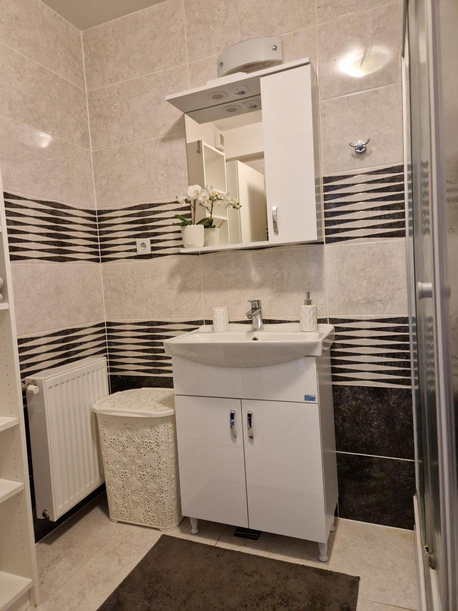 Apartament In Otopeni Kültér fotó